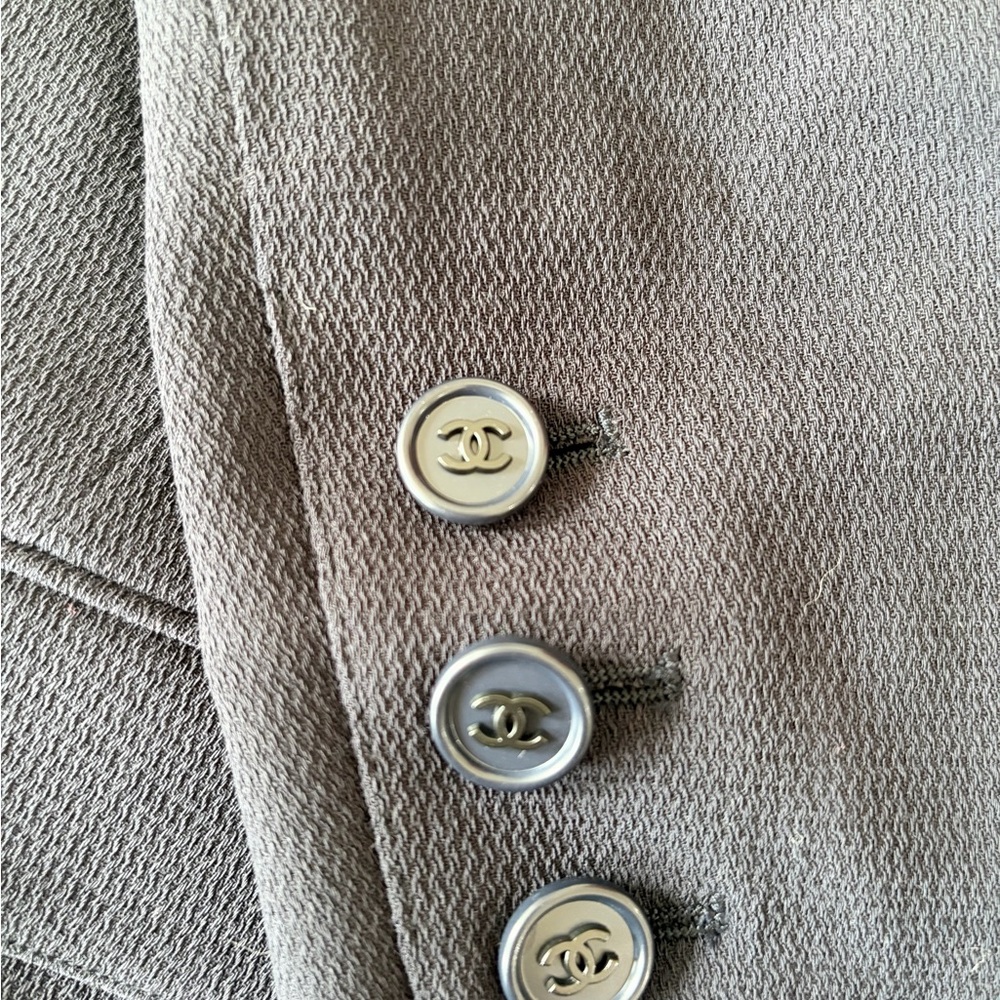 Chanel Blazer Logo Buttons - Picture 4 of 8